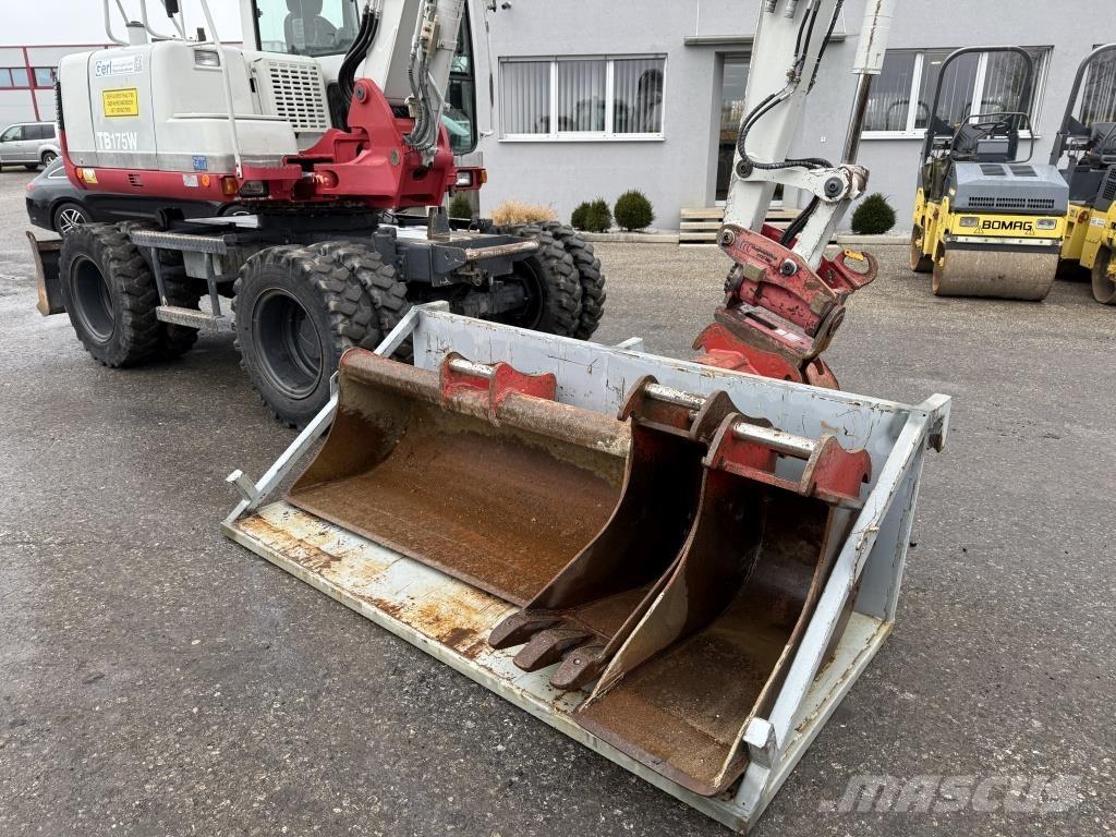 Takeuchi TB 175 W حفارات بعجل