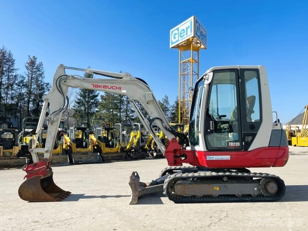 Takeuchi TB235 حفارات صغيرة أقل من 7 طن (حفارات صغيرة)