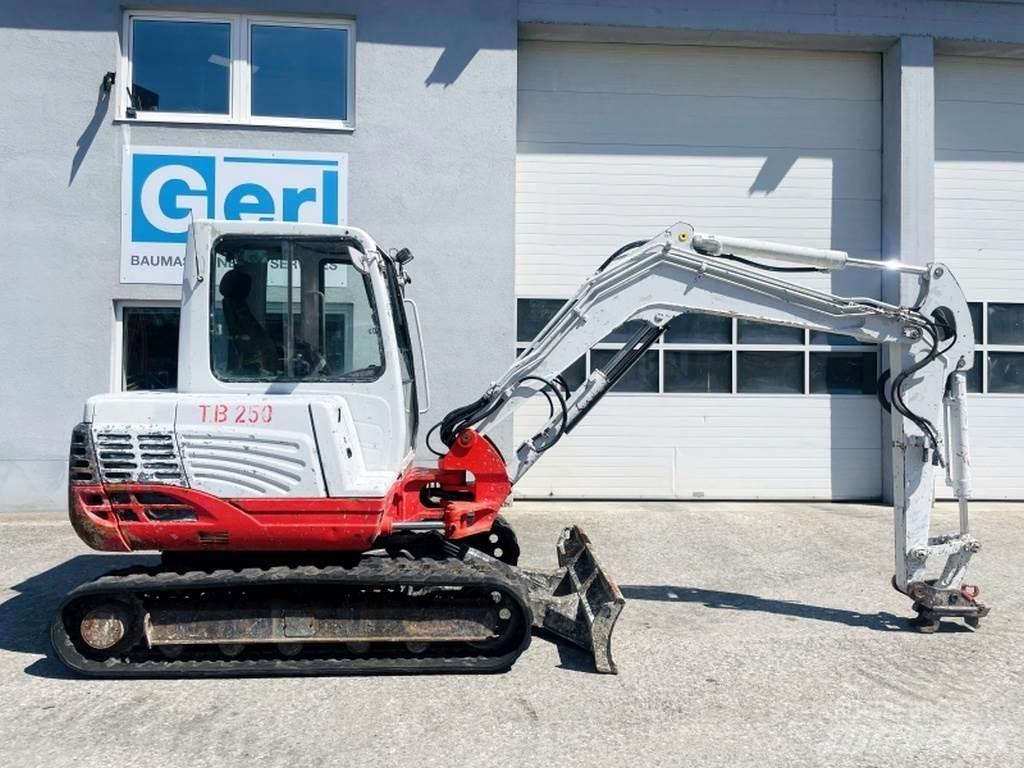 Takeuchi TB250 حفارات صغيرة أقل من 7 طن (حفارات صغيرة)