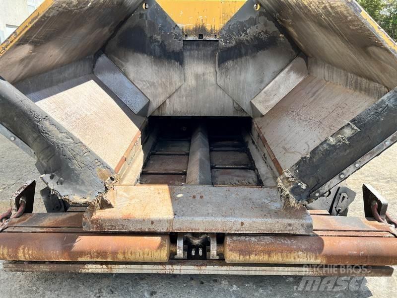  Volvo-ABG 6870 معدات السفلتة