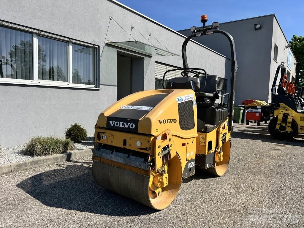 Volvo DD25B مداحل ثنائية الاسطوانة