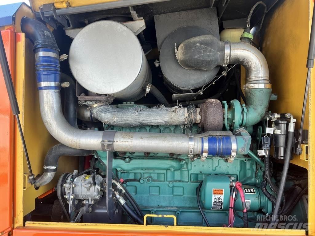 Volvo G 710 B معدات تمهيد الطرق