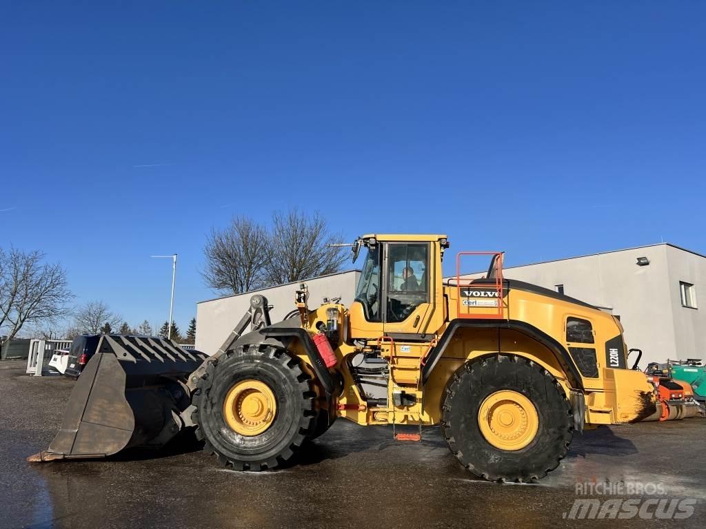 Volvo L 220 H لوادر بعجل