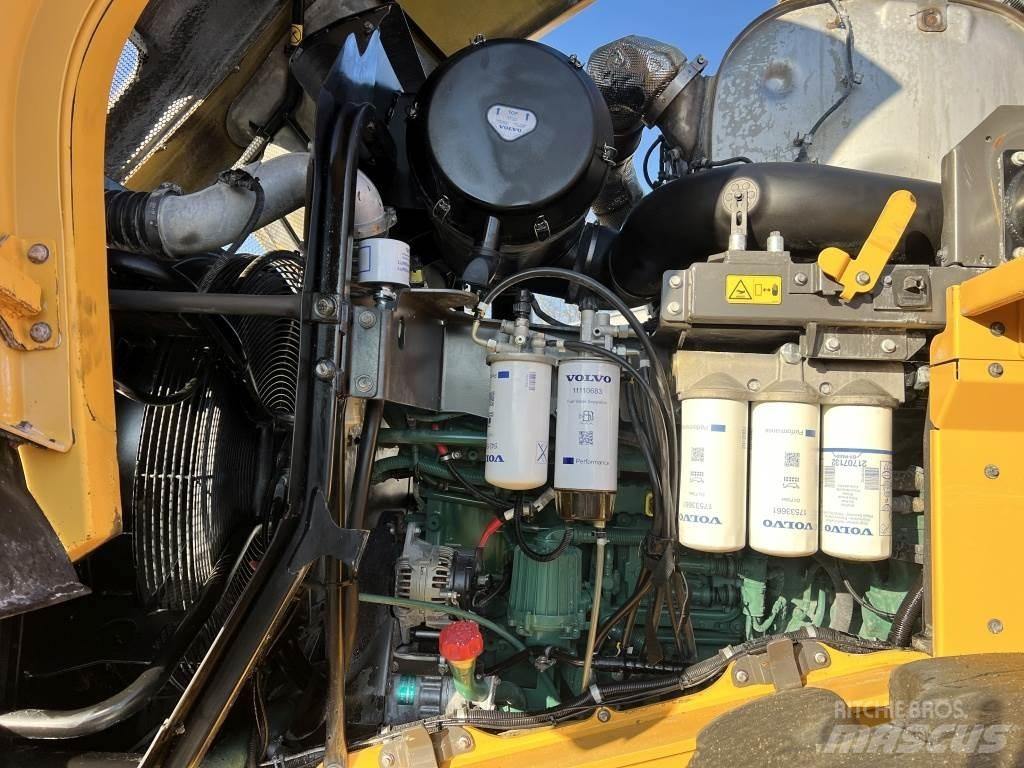 Volvo L 220 H لوادر بعجل
