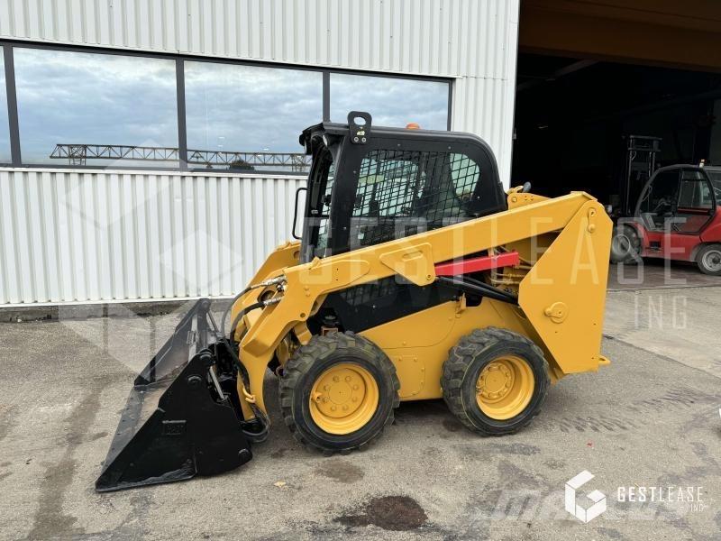 CAT 236D لوادر صغيرة