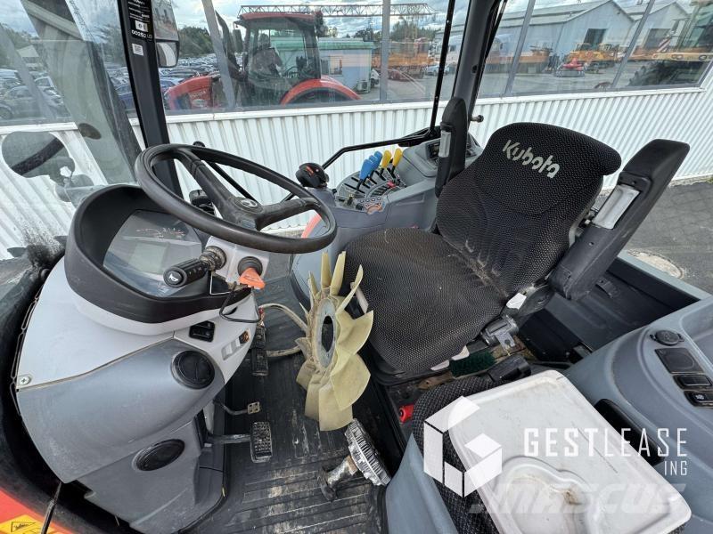 Kubota M6121 الجرارات