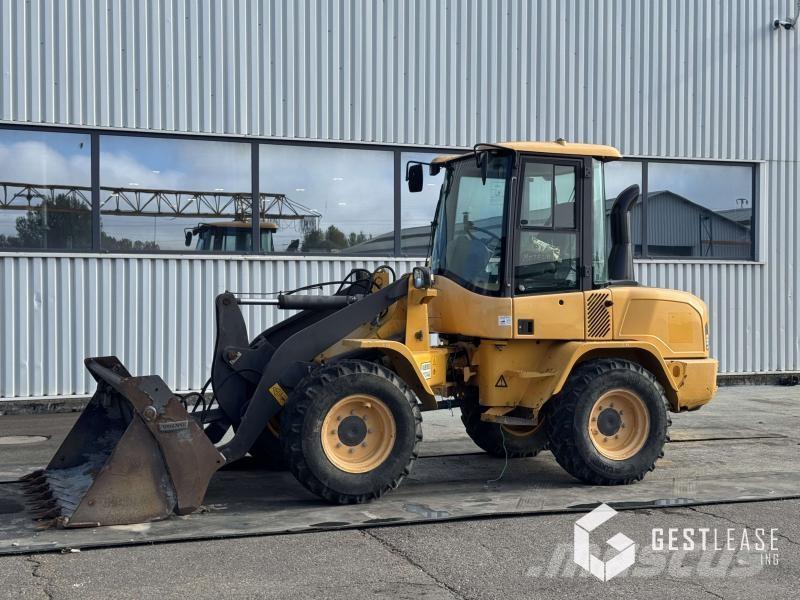 Volvo L30G لوادر بعجل