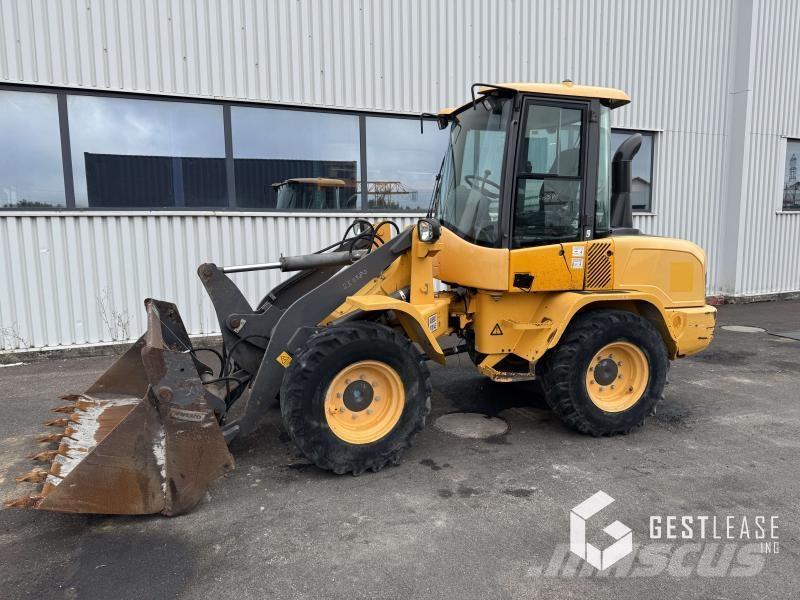 Volvo L30G لوادر بعجل