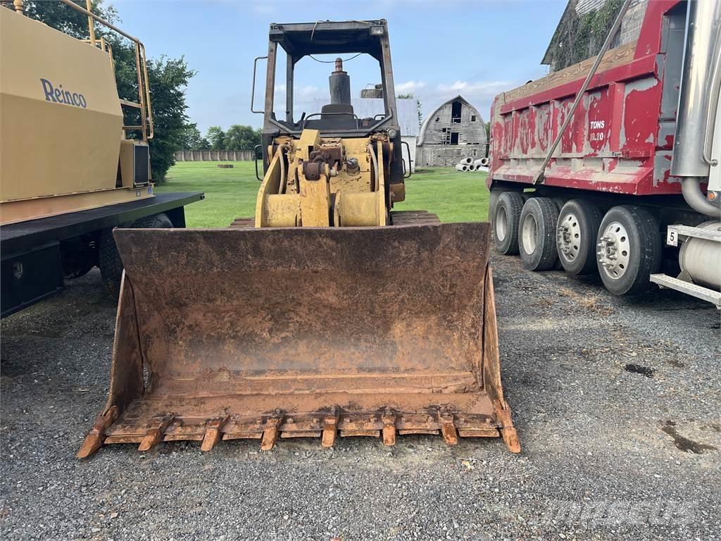 CAT 953C بلدوزرات مجنزرة