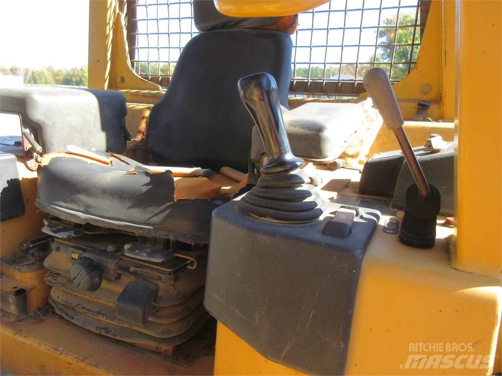 CAT D5G LGP بلدوزرات مجنزرة