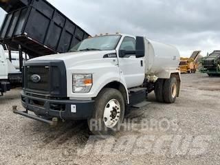 Ford F750 صهاريج مياه