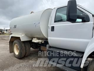 Ford F750 صهاريج مياه