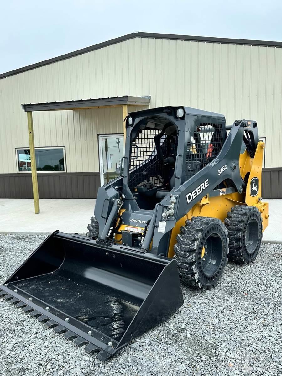 John Deere 318G لوادر انزلاقية التوجيه