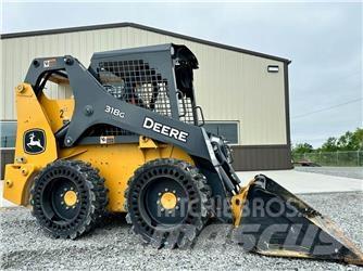 John Deere 318G لوادر انزلاقية التوجيه