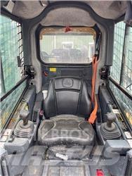 John Deere 325G لوادر انزلاقية التوجيه