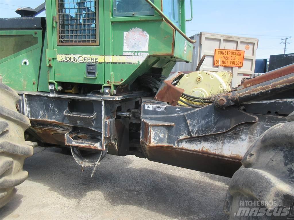 John Deere 748H ساحبات الأشجار