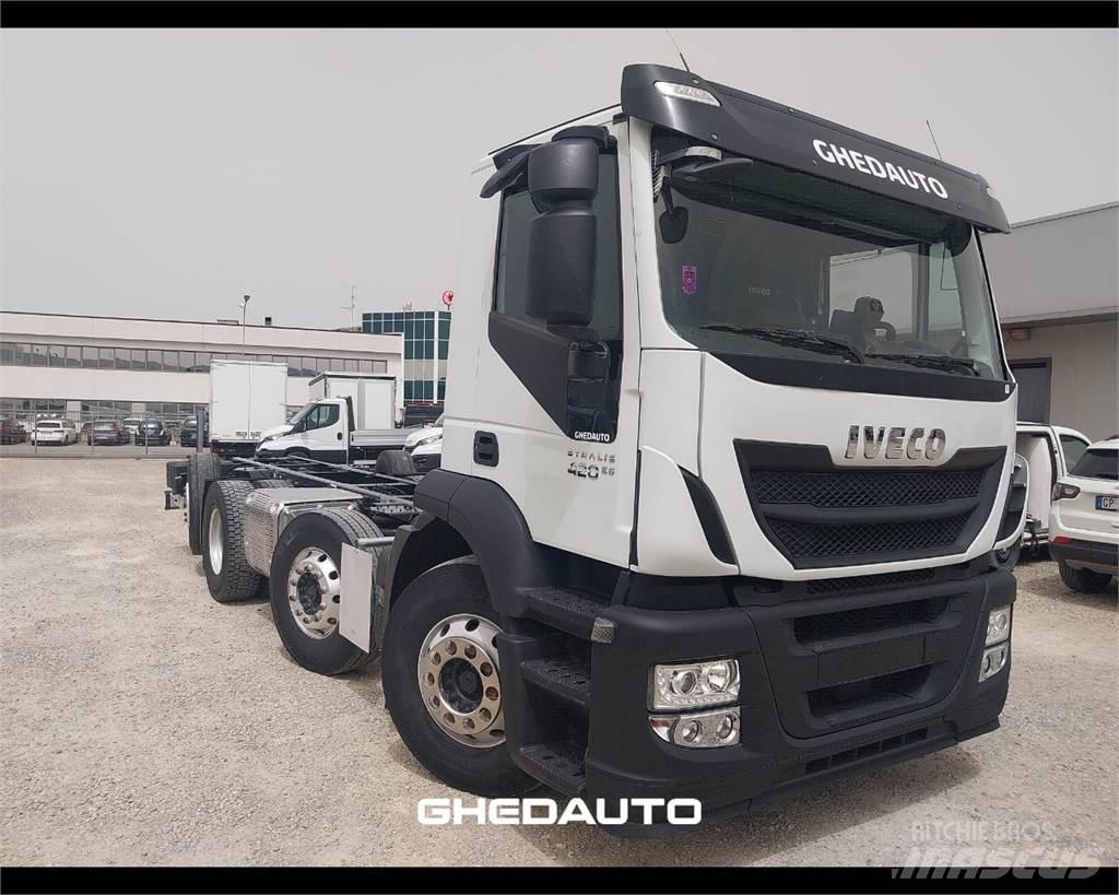 Iveco AD440S42 شاحنات ذات هيكل صندوقي