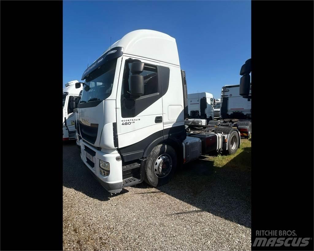 Iveco AS440S48 شاحنات ذات هيكل صندوقي