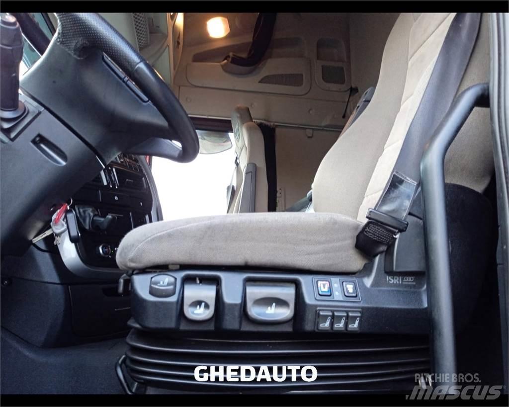 Iveco AS440S48T/P شاحنات ذات هيكل صندوقي