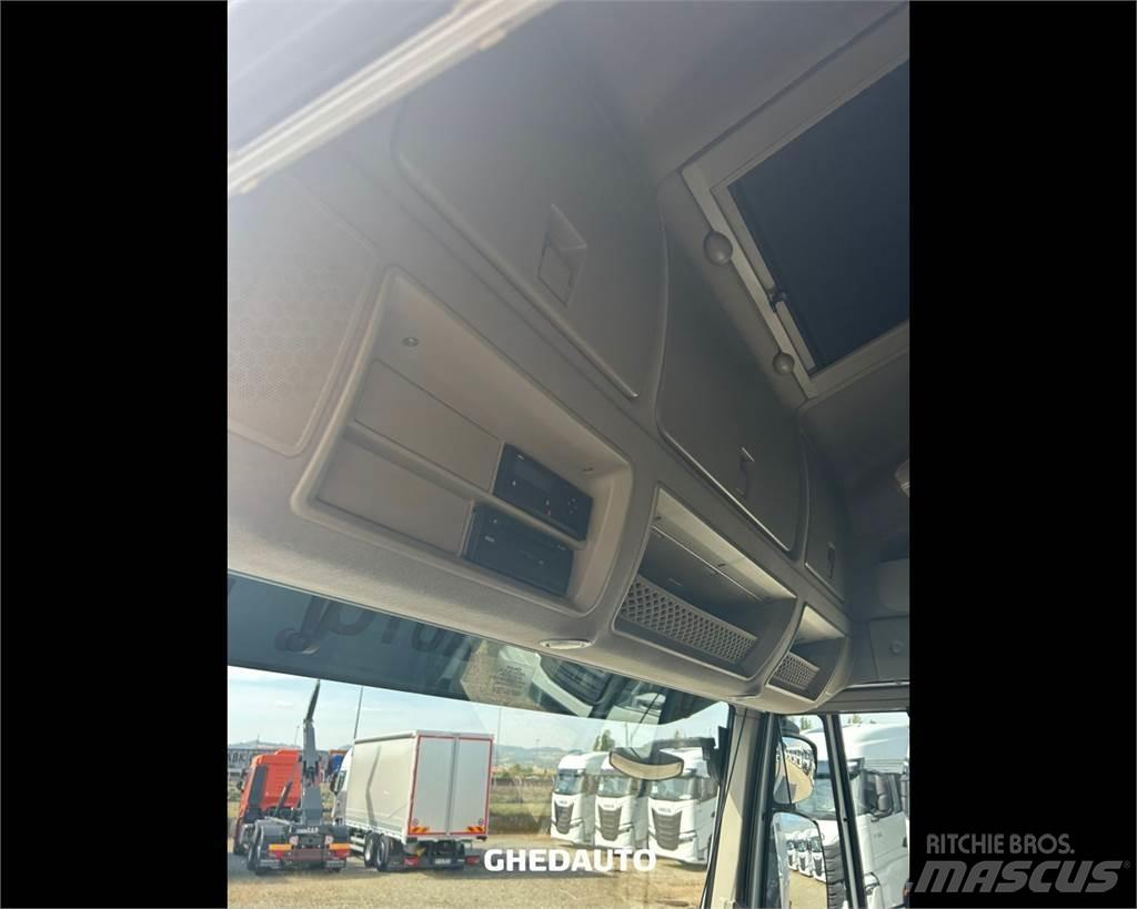 Iveco AS440S48T/P شاحنات ذات هيكل صندوقي