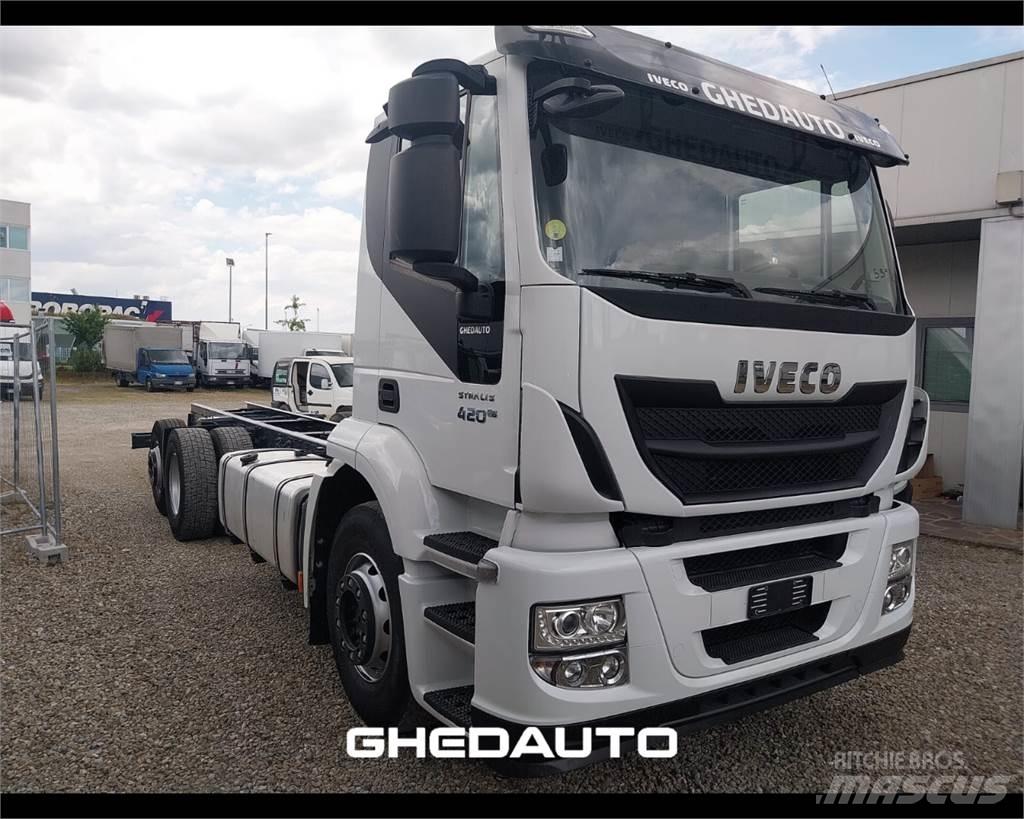 Iveco AT260S40Y/PS شاحنات ذات هيكل صندوقي