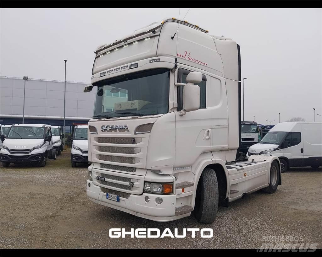 Scania R560 - TRATTORE شاحنات ذات هيكل صندوقي