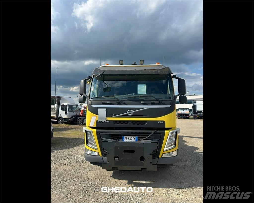 Volvo TRUCKS VOLVO شاحنات ذات هيكل صندوقي