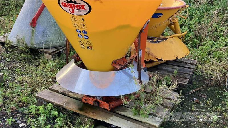 Agrex 300 معدات نشر الرمال والملح