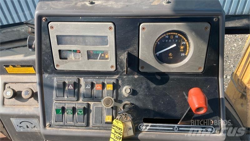 Ford 655 C لوادر ذات جرافات عكسية