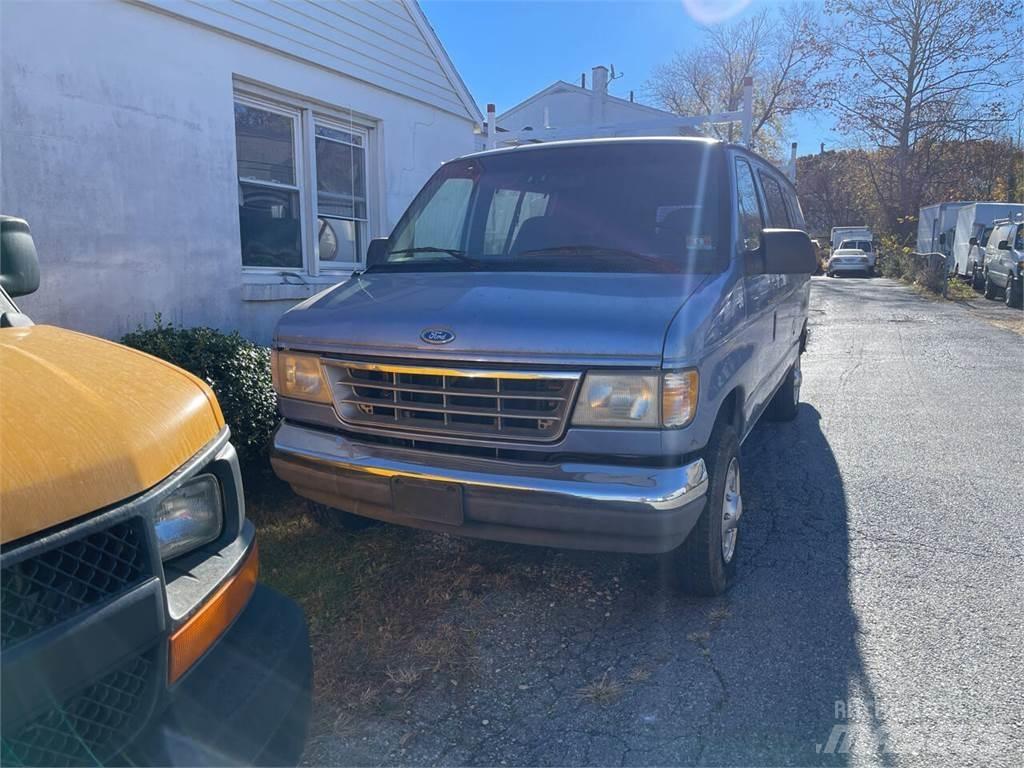 Ford E-250 شاحنة مقفلة