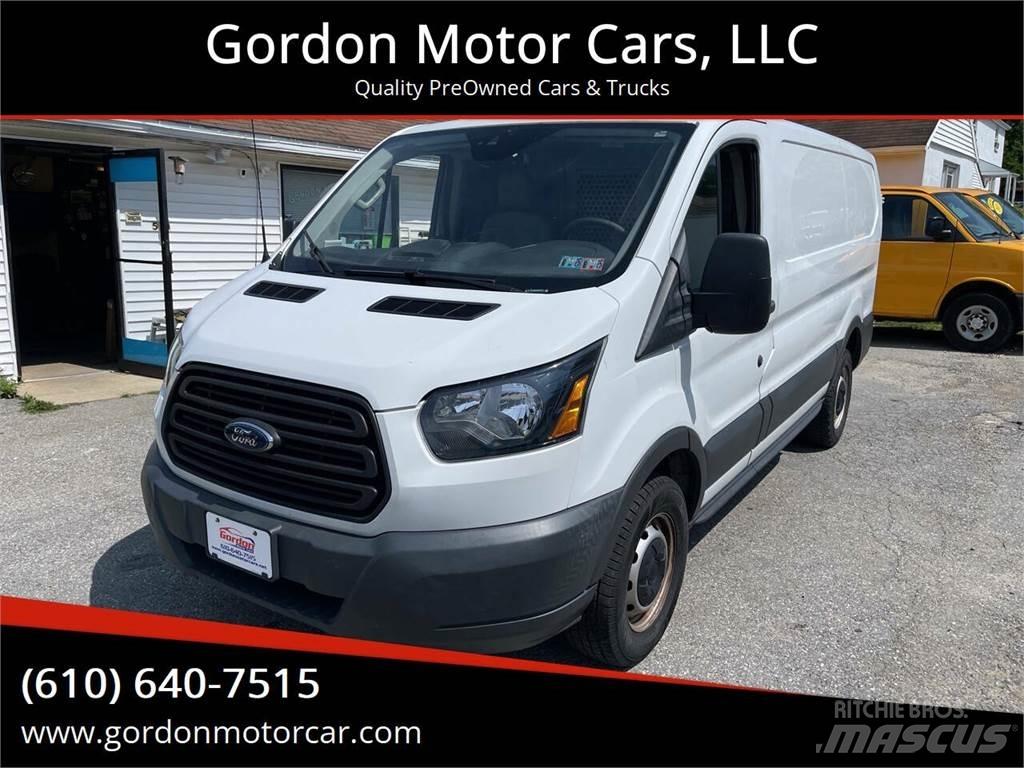 Ford Transit شاحنة مقفلة