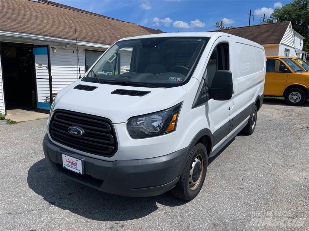 Ford Transit شاحنة مقفلة