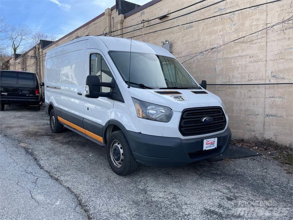 Ford Transit شاحنة مقفلة