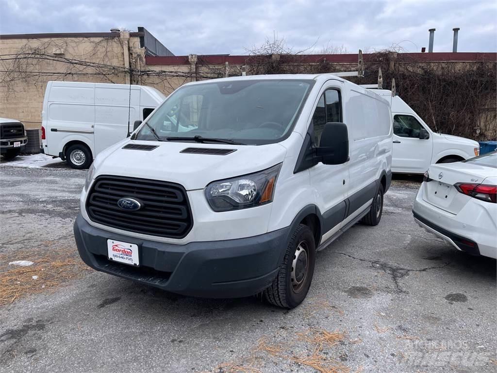 Ford Transit شاحنة مقفلة