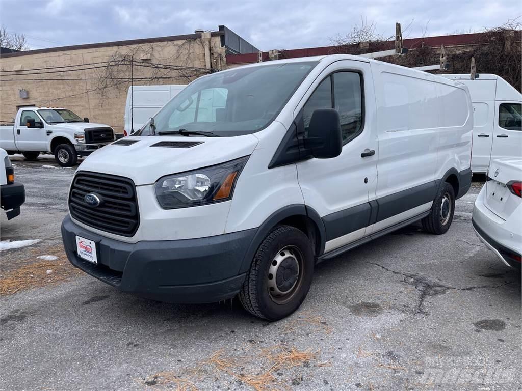 Ford Transit شاحنة مقفلة