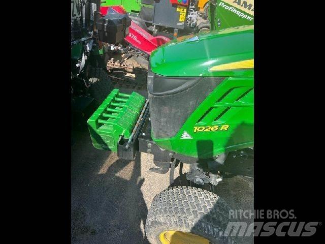 John Deere 1026R ماكينات أخرى لتجهيز الأراضي