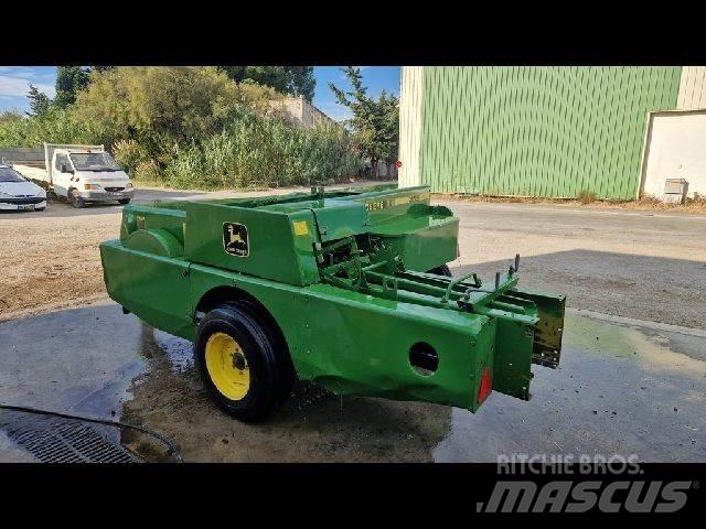 John Deere 359 محزمات مربعة
