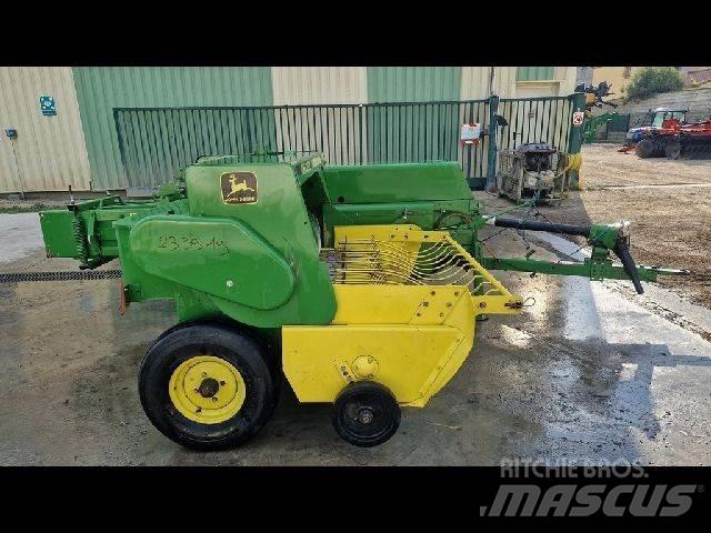 John Deere 359 محزمات مربعة