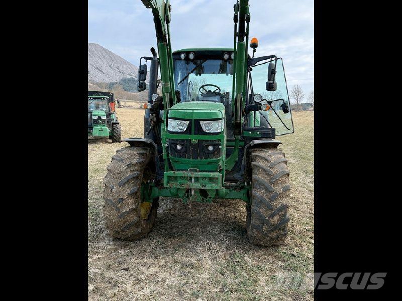 John Deere 6120M الجرارات