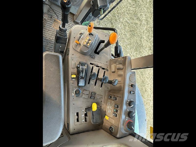 John Deere 6120M الجرارات