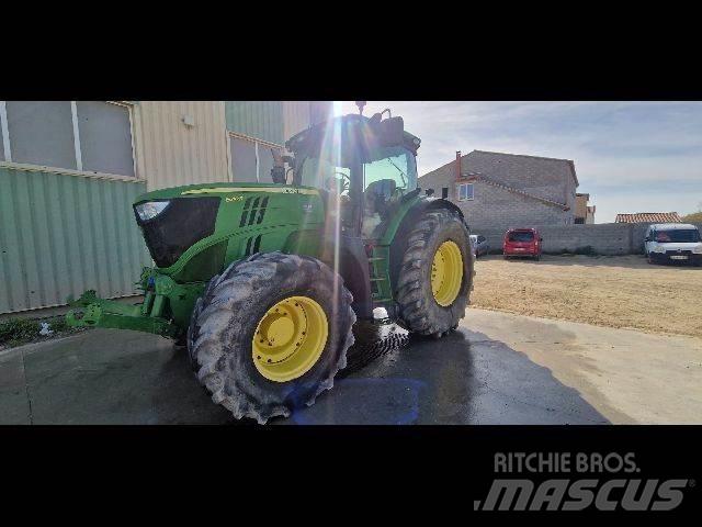 John Deere 6210 R الجرارات