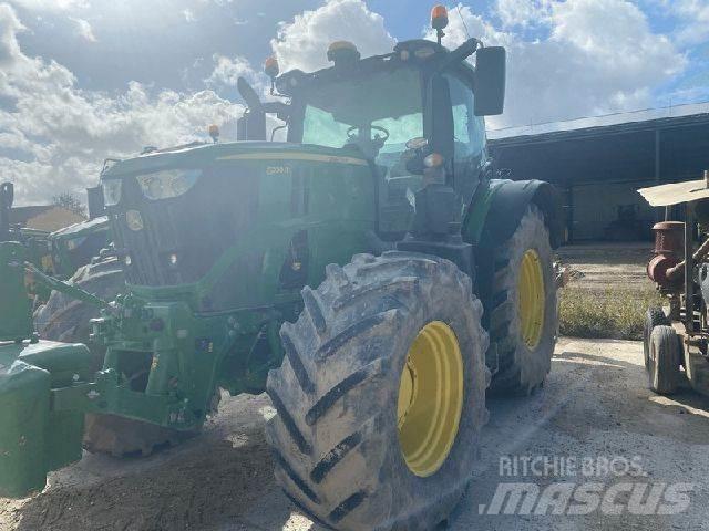 John Deere 6230R الجرارات