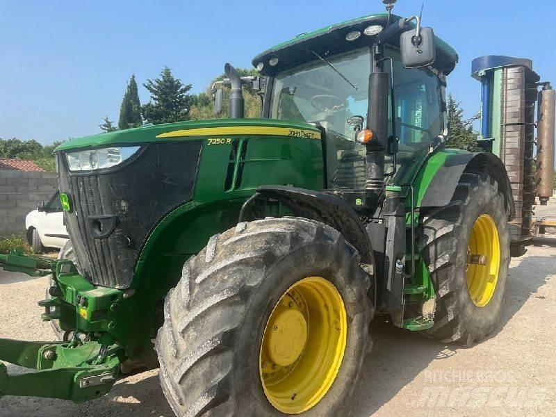 John Deere 7250R الجرارات