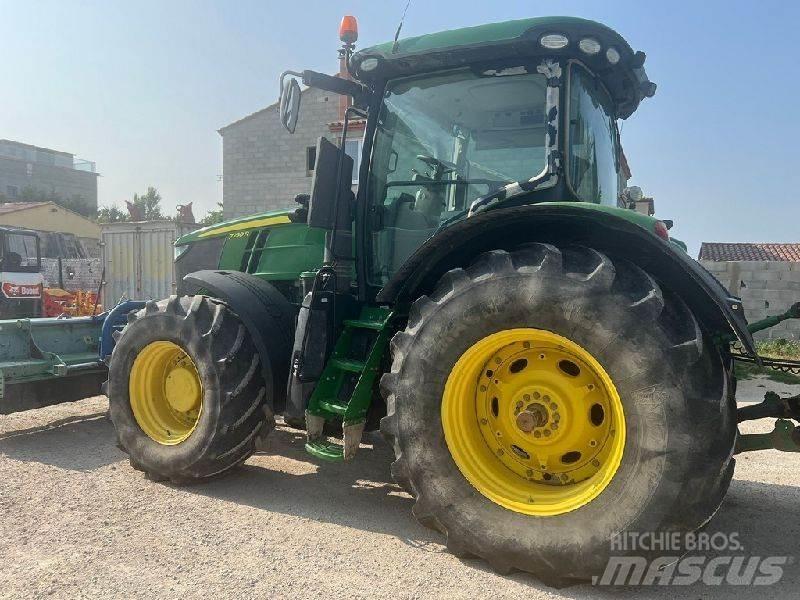 John Deere 7250R الجرارات
