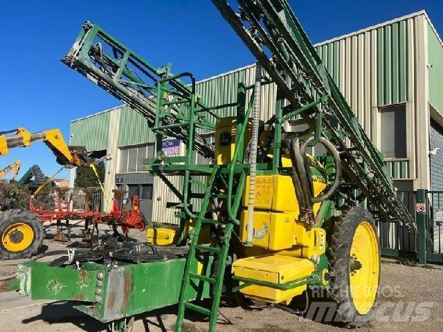 John Deere 824 SE الرشاشات