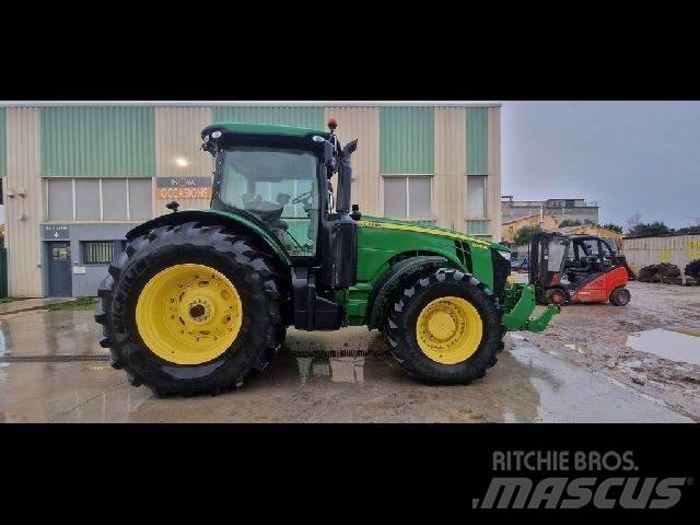 John Deere 8310R الجرارات