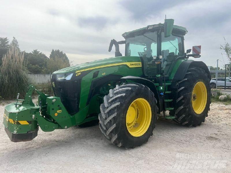 John Deere 8R410 الجرارات