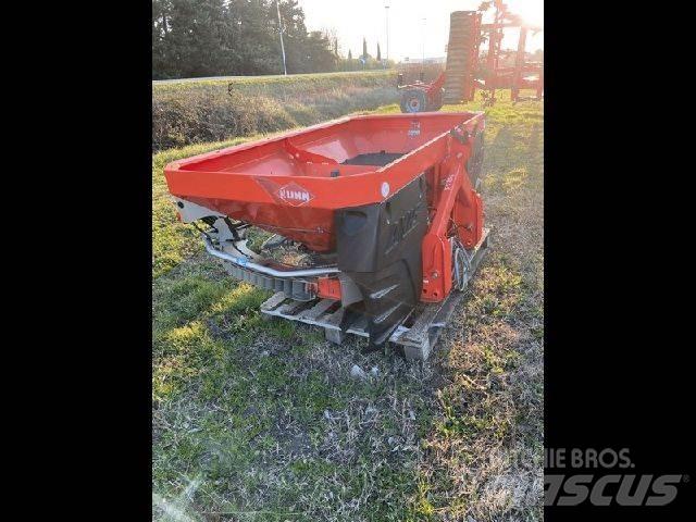 Kuhn AXIS 20.1W معدات فرد المواد المعدنية