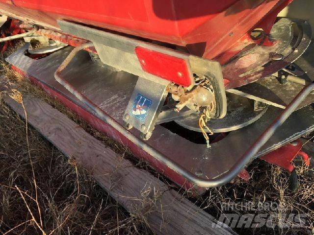 Kuhn GLB 1400 معدات فرد المواد المعدنية
