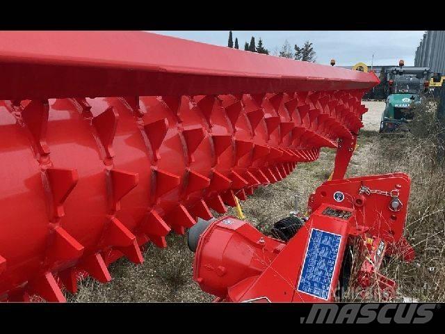 Kuhn HR 3004 كاسحات